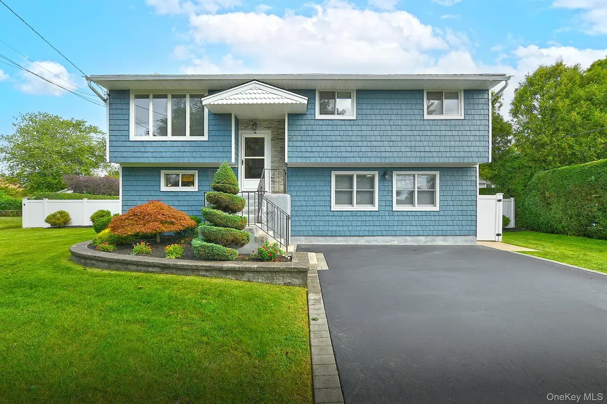 35 Jensen Road, Bay Shore, NY 11706 - #1