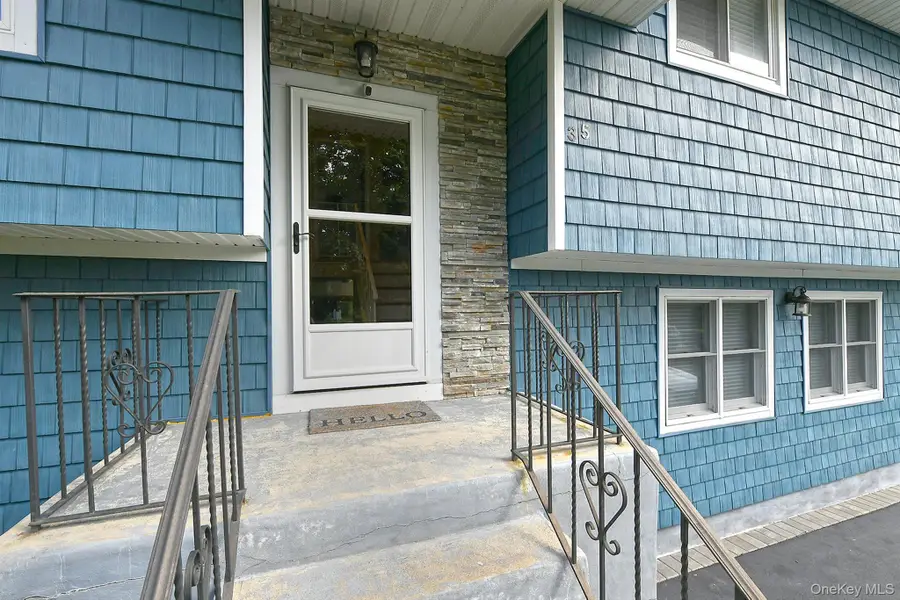 35 Jensen Road, Bay Shore, NY 11706 - #2