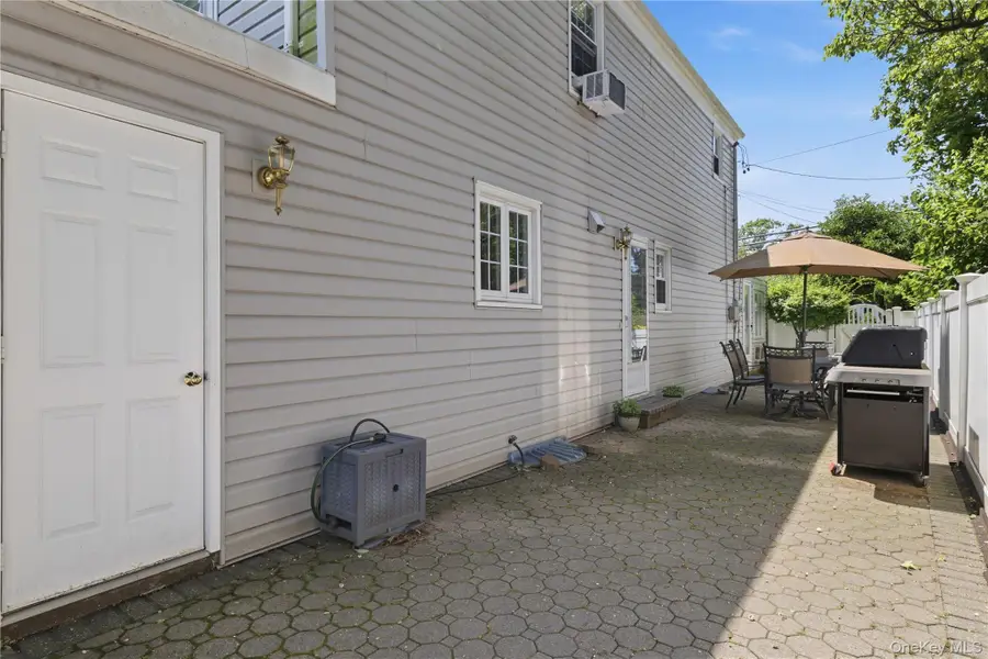 1 Beech Court, Malverne, NY 11565 - #3