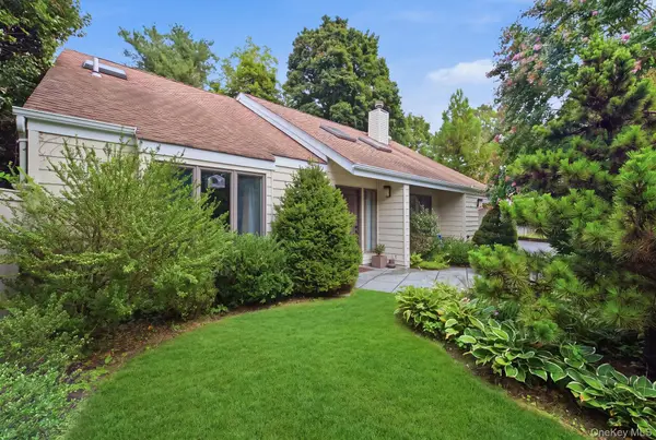 5 Highridge Drive, Huntington, NY 11743