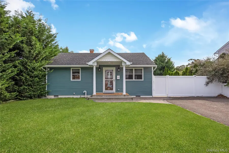 28 Academy Lane, Oakdale, NY 11769 - #2