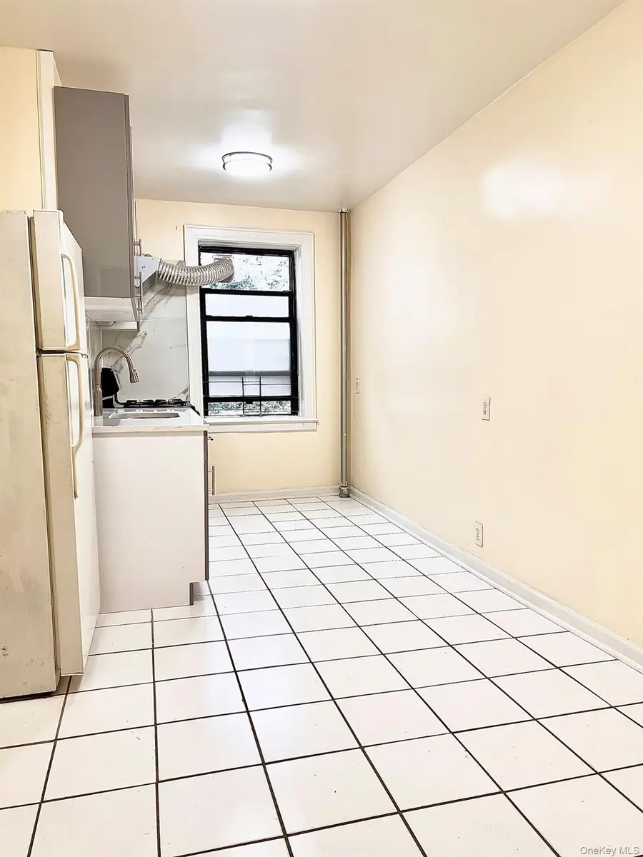 61-40 Saunders St #A12, Rego Park, NY 11374 - #3