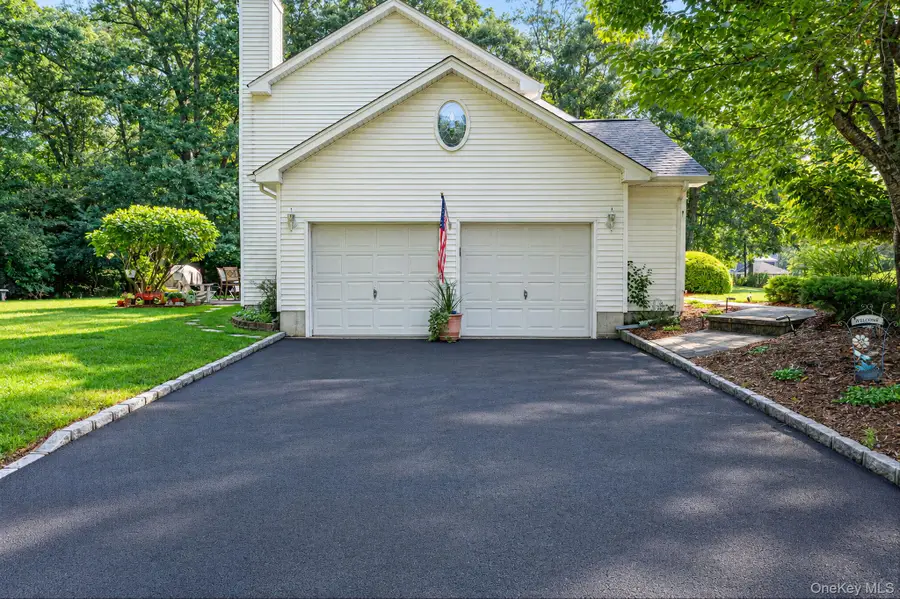 1 Chen Court, Middle Island, NY 11953 - #3