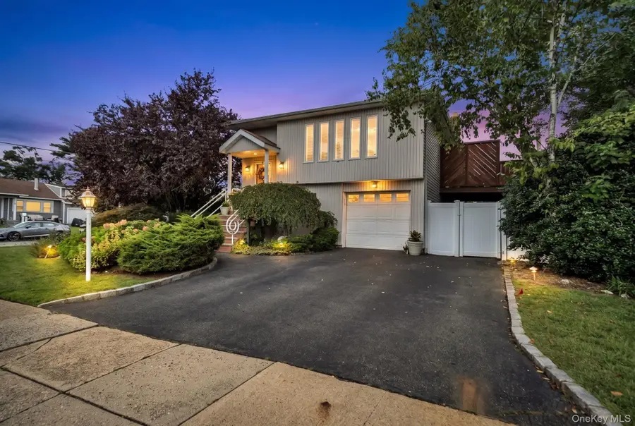 285 N Oak Street, Massapequa, NY 11758 - #2