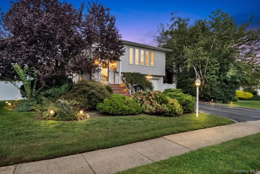 285 N Oak Street, Massapequa, NY 11758 - #3