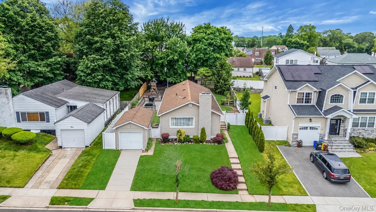 5 Willets Drive, Syosset, NY 11791 - #1
