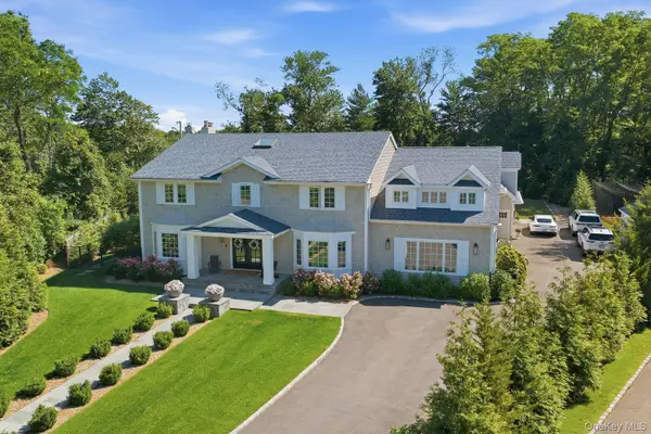 6 Castle Court, Woodbury, NY 11797