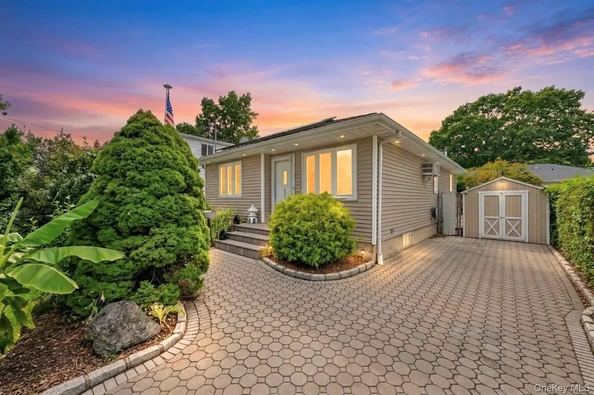 325 Beachview Street, Copiague, NY 11726 - #1