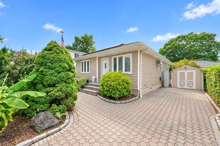 325 Beachview Street, Copiague, NY 11726 - #3
