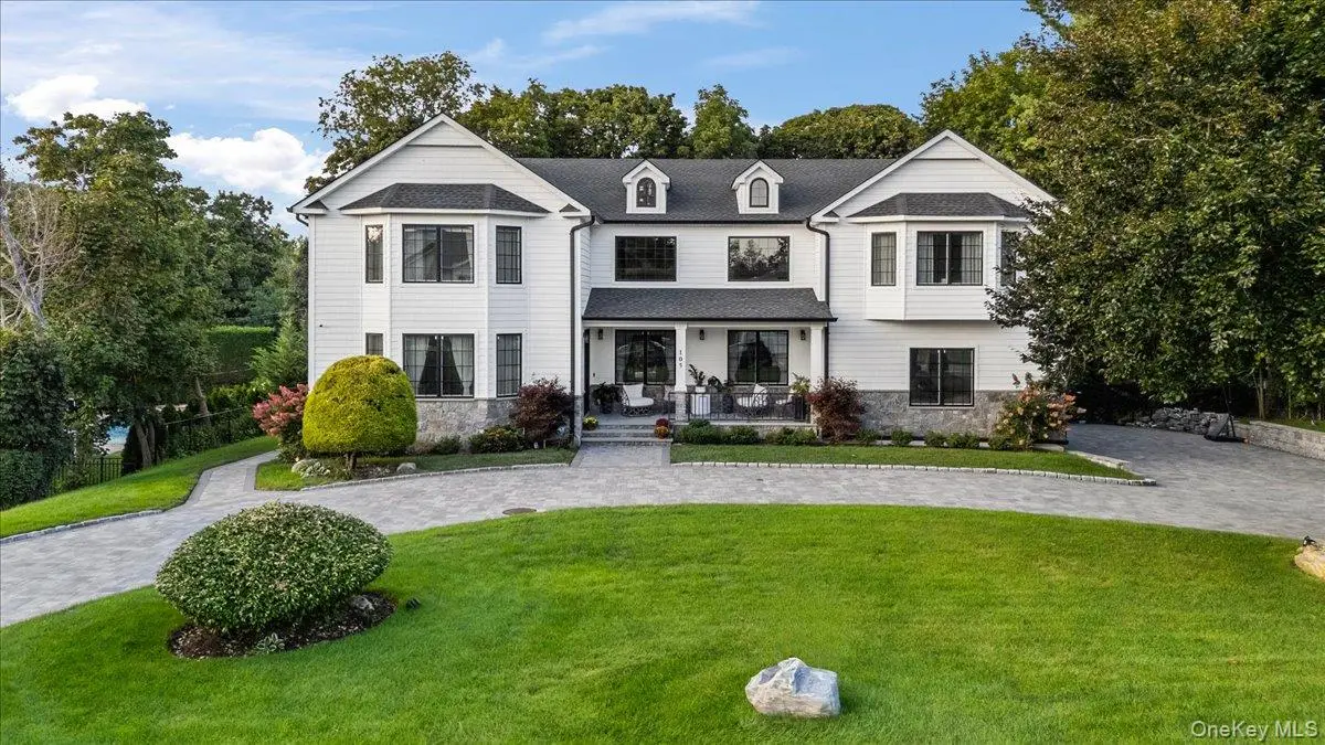 105 Woodhill Lane, Manhasset, NY 11030 - #1