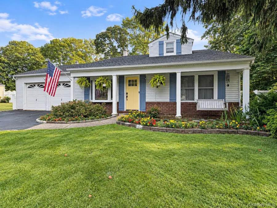 9 Sugarbush Lane, Coram, NY 11727 - #2