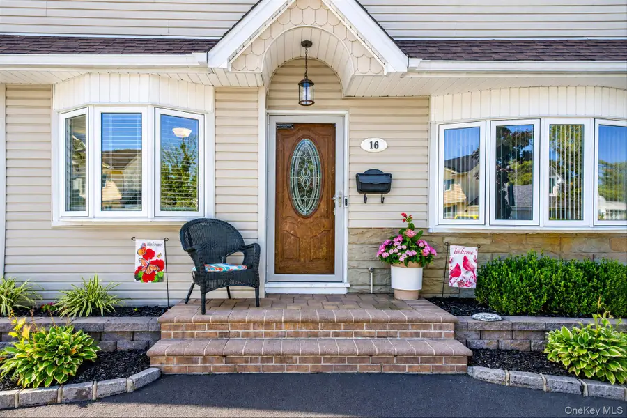 16 Salem Road, Hicksville, NY 11801 - #3