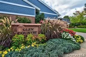 9 Oakdale Court, Ridge, NY 11961