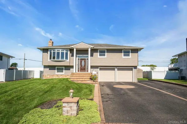 25 Heather Crescent, Commack, NY 11725