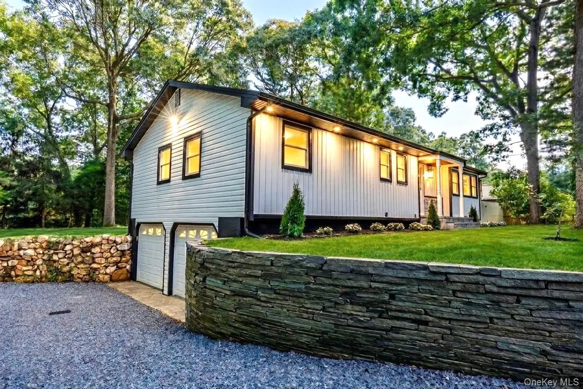 14 Camelot Lane, East Setauket, NY 11733 - #1