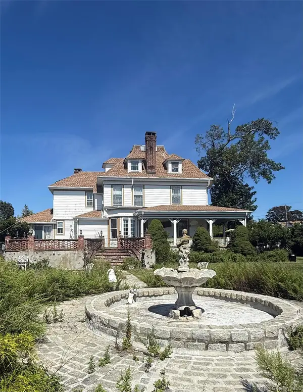 436 Bay Avenue, East Patchogue, NY 11772