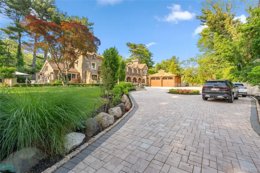 213 Guinea Woods Road, Old Westbury, NY 11568 - #3