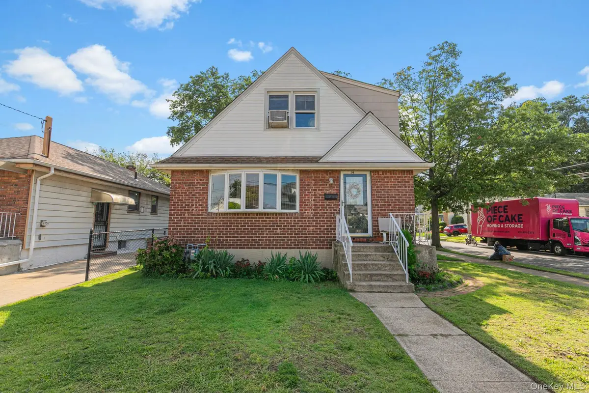 19 Acorn Place, Lynbrook, NY 11563 - #1
