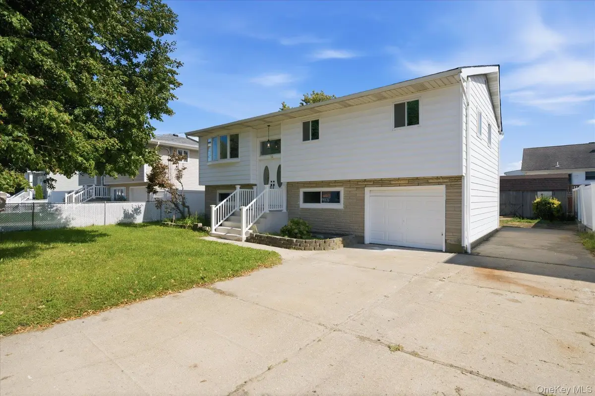 14 Garfield Place, Lindenhurst, NY 11757 - #1