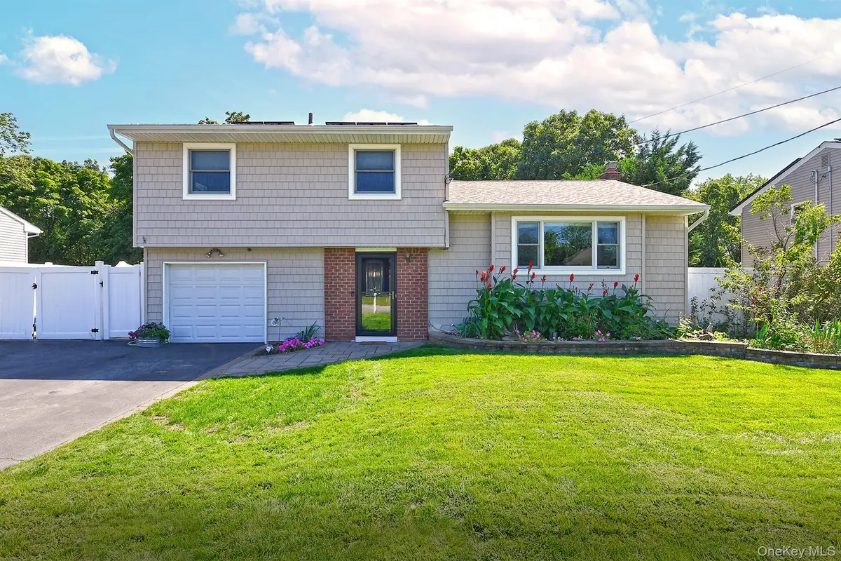 21 Campo Avenue, Selden, NY 11784 - #1