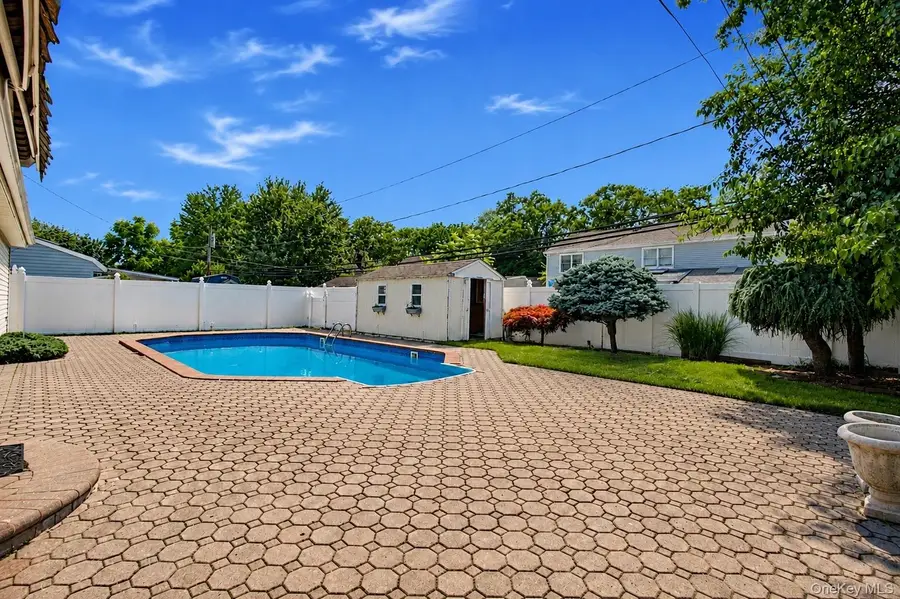 12 Cable Lane, Hicksville, NY 11801 - #2