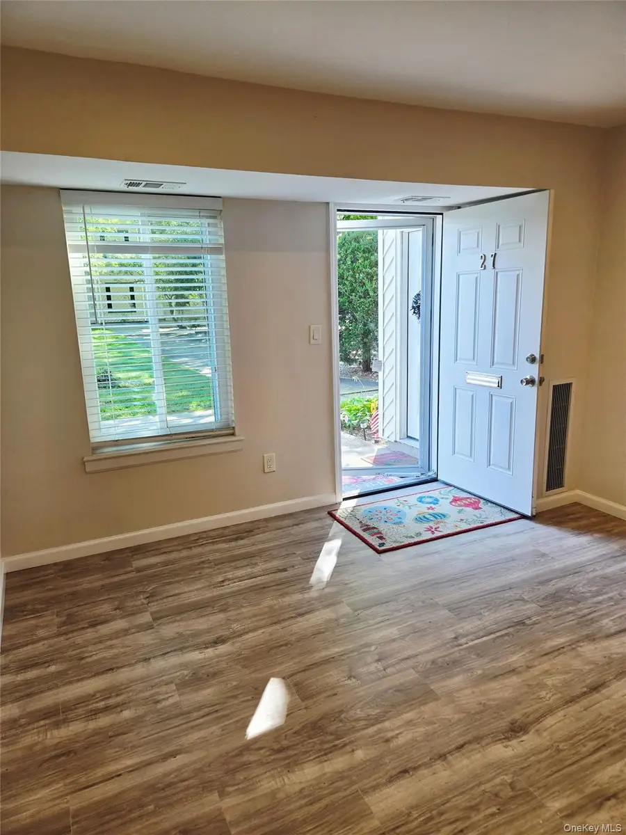 27 Fargo Court #27, Coram, NY 11727 - #2
