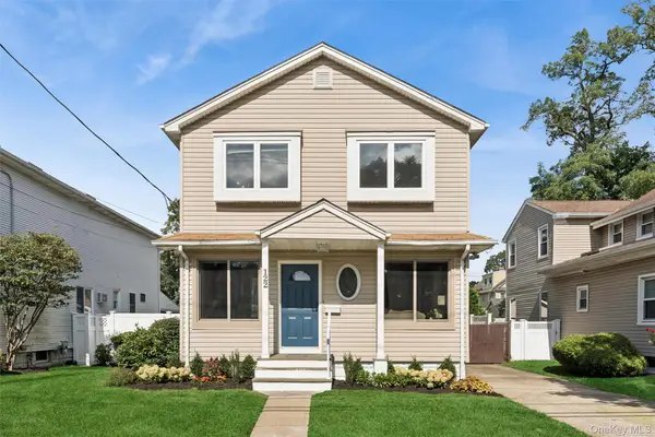 122 Commonwealth Avenue, Merrick, NY 11566