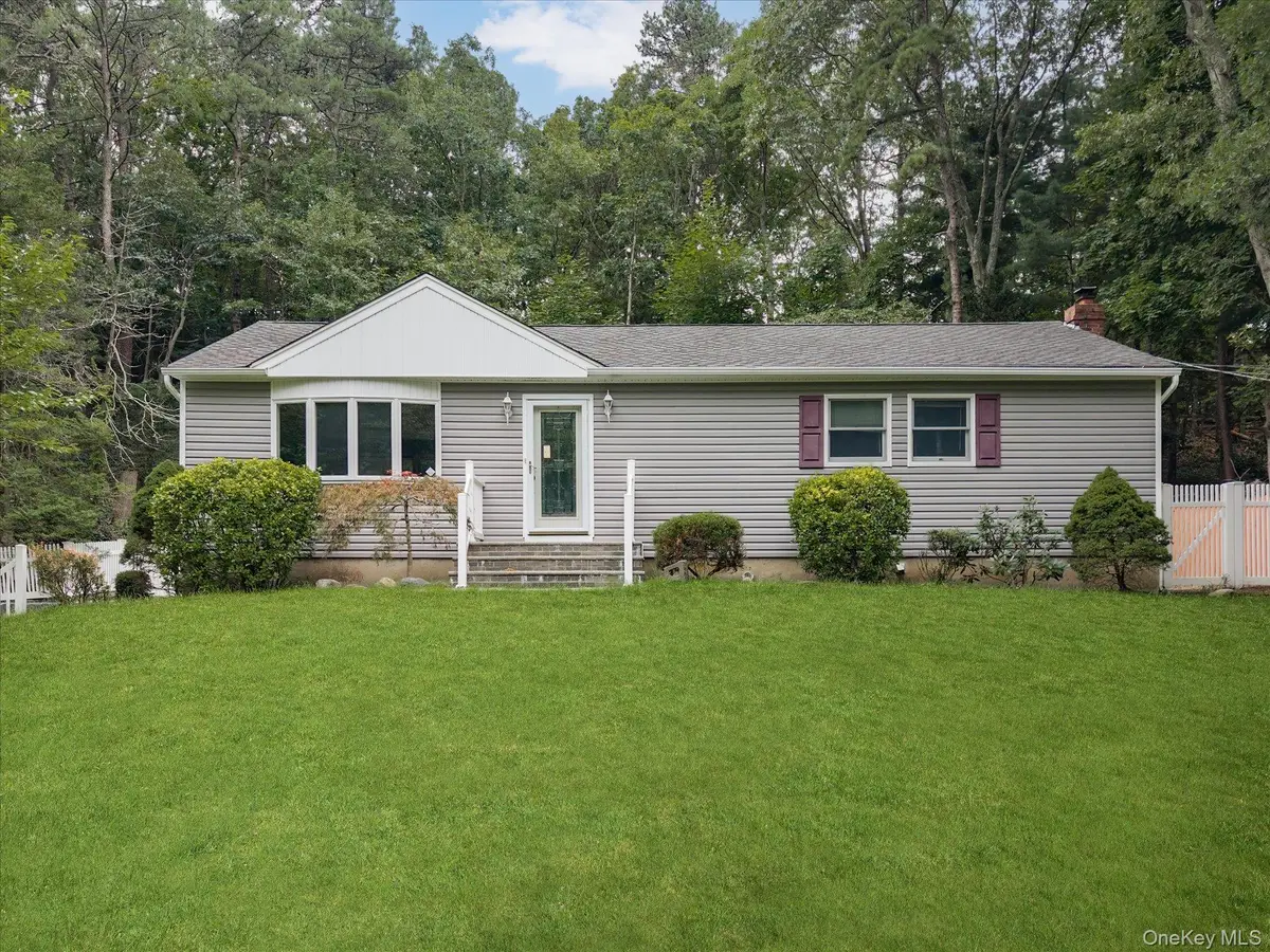 6 Valleywood Road, Smithtown, NY 11787 - #1
