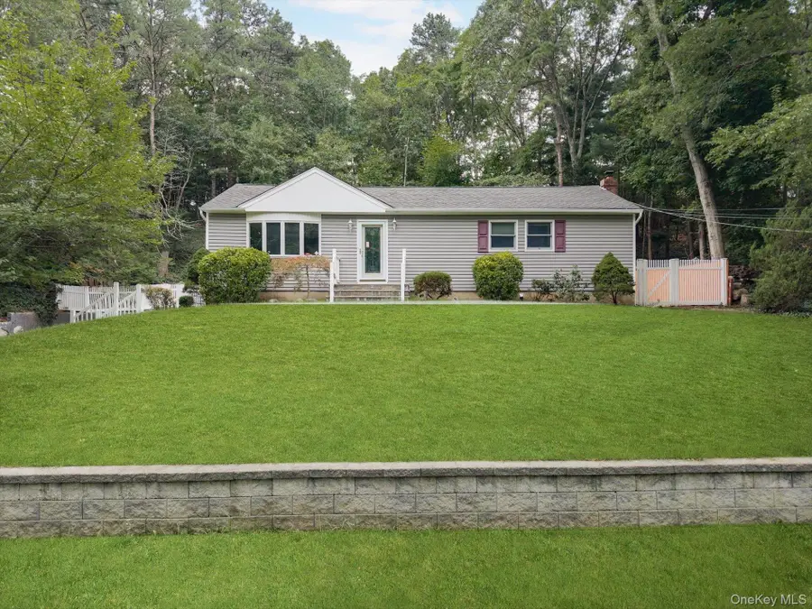 6 Valleywood Road, Smithtown, NY 11787 - #2