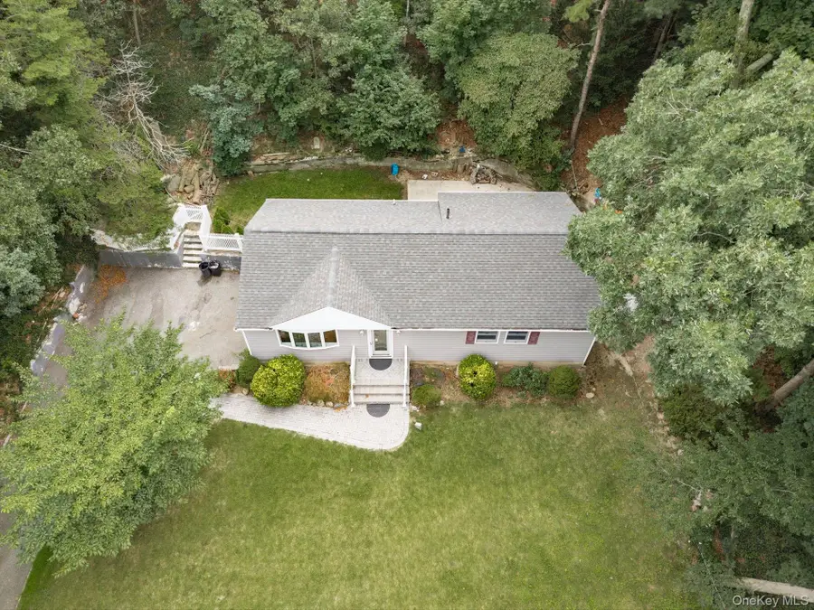 6 Valleywood Road, Smithtown, NY 11787 - #3