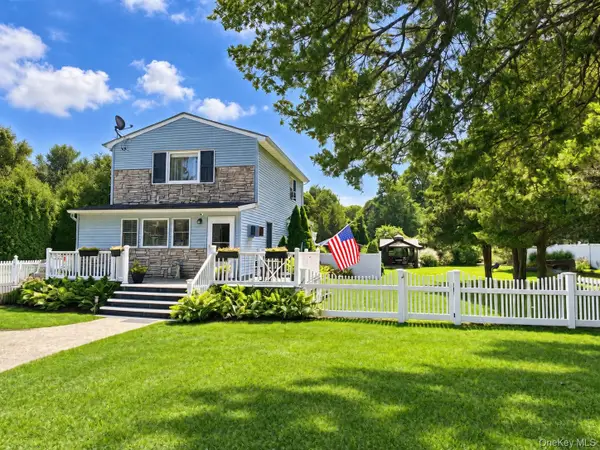32 Pine Street, Selden, NY 11784