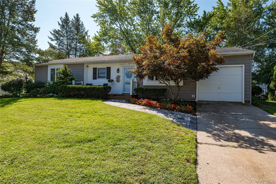 10 Stonehurst Circle S, Centereach, NY 11720 - #2