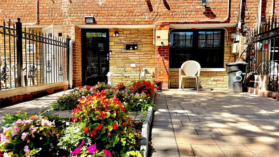 3207 Pearsall Avenue, Bronx, NY 10469 - #3