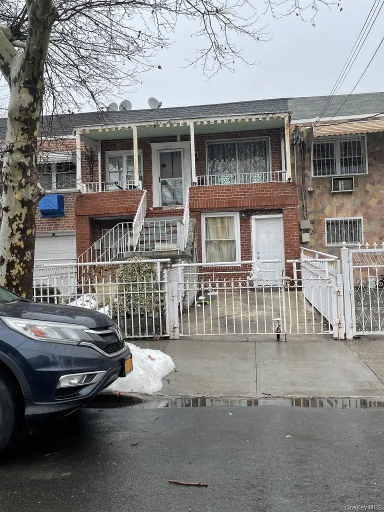925 E 227th Street, Bronx, NY 10466 - #1