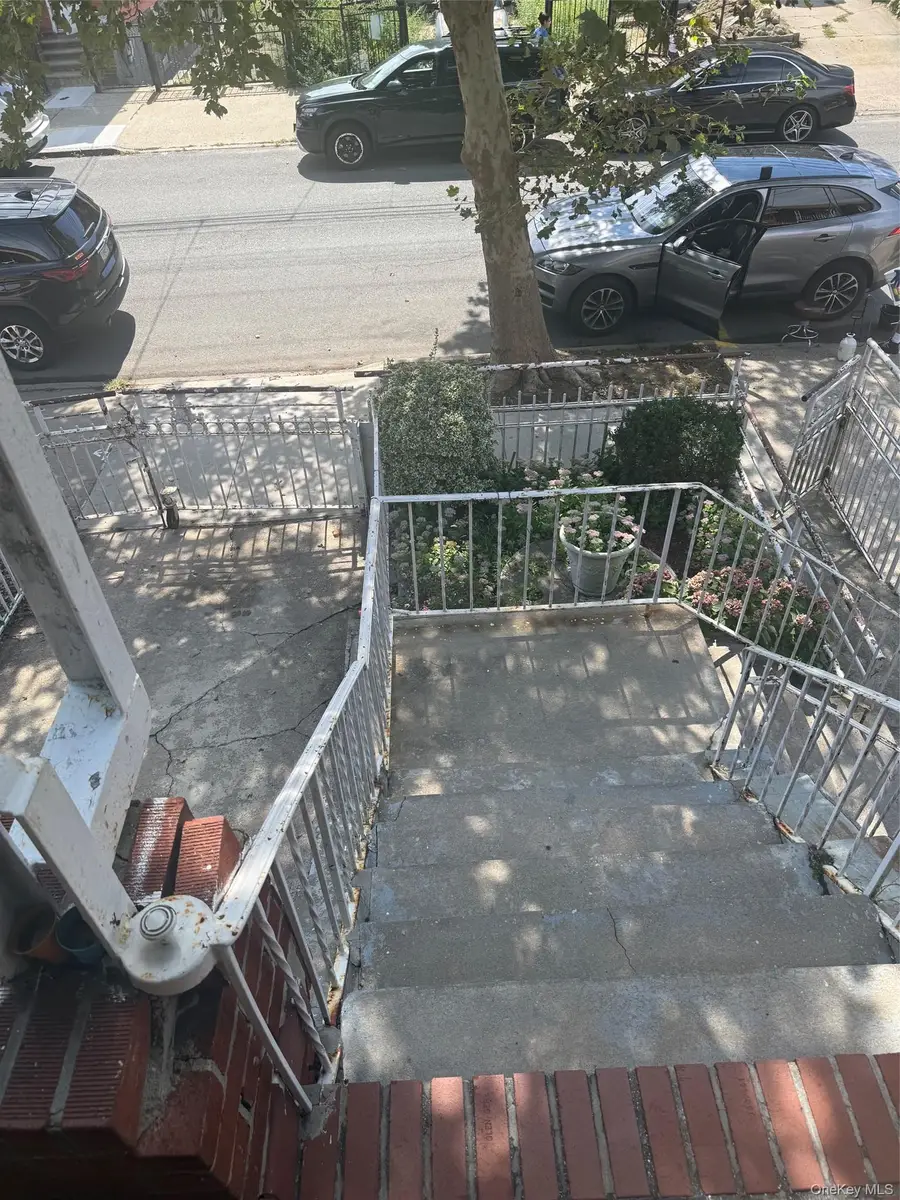 925 E 227th Street, Bronx, NY 10466 - #3