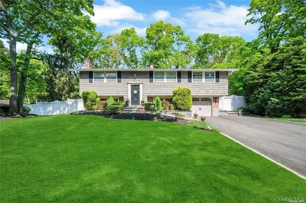 1 Cottontail Lane, East Setauket, NY 11733