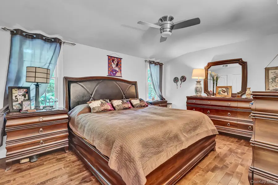 1 Cottontail Lane, East Setauket, NY 11733 - #3