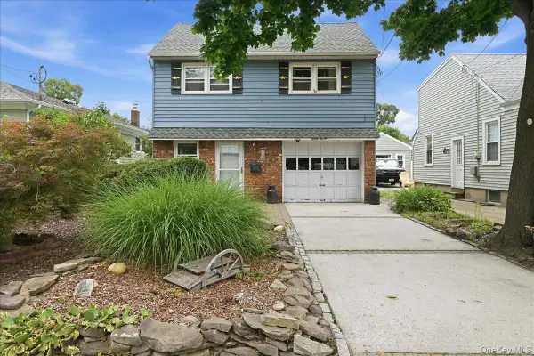 37 Cherry Street, Massapequa, NY 11758