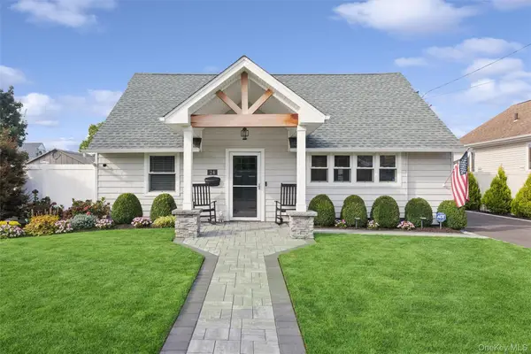 24 Essen Place, Bethpage, NY 11714