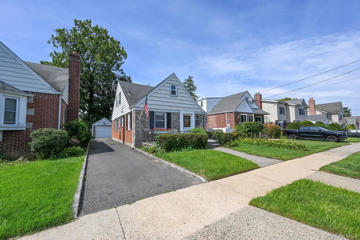 117 Euston Road S, West Hempstead, NY 11552 - #1