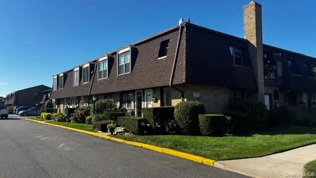 331 Mariners Way, Copiague, NY 11726 - #1