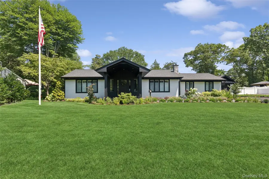 7 King Arthurs Court, Saint James, NY 11780 - #2