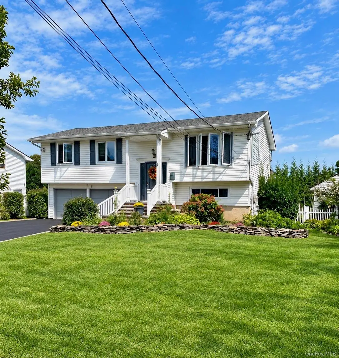 1527 Saint Louis Avenue, Bay Shore, NY 11706 - #1