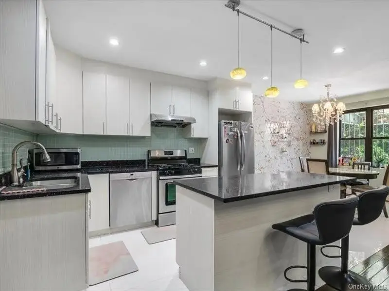 7726 Kneeland Avenue, Elmhurst, NY 11373 - #3