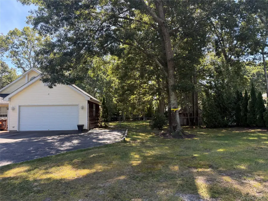 4 Thunderbird Court, Shoreham, NY 11786 - #3