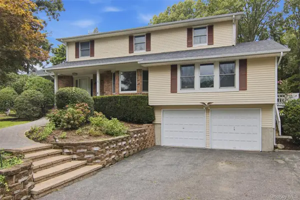 18 White Deer Court, Huntington, NY 11743