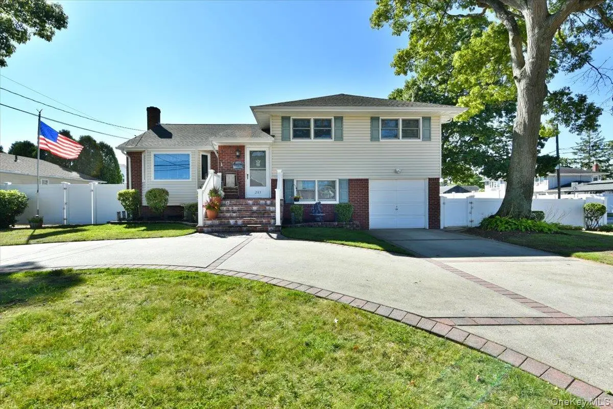 283 W Gates Avenue, Lindenhurst, NY 11757 - #1