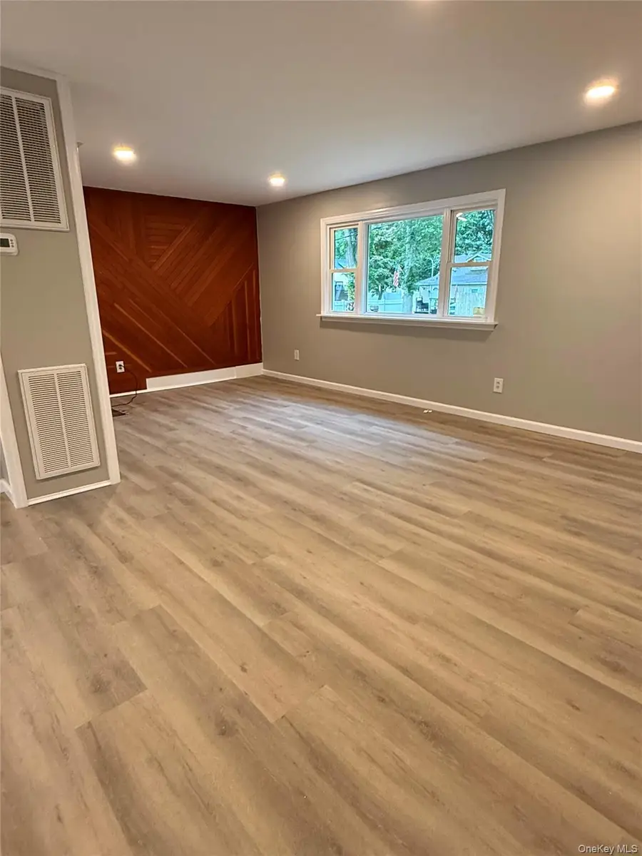 21 Astoria Road, Mastic Beach, NY 11951 - #3