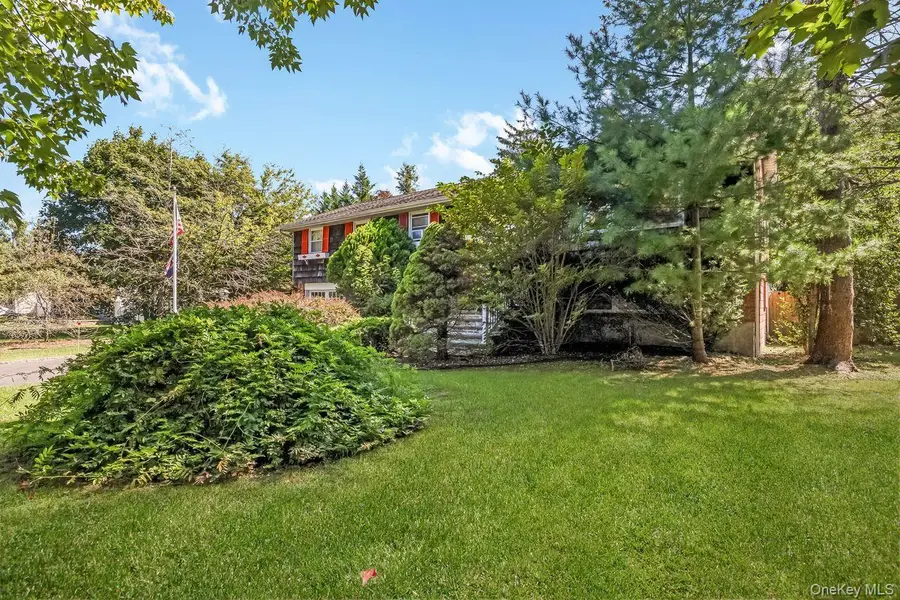16 Wendy Lane, East Northport, NY 11731 - #2