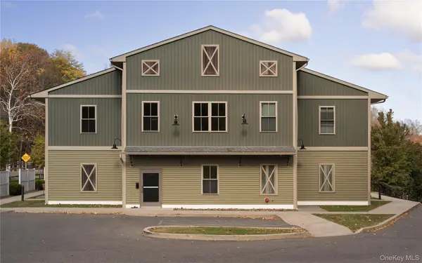 128 Vineyard Avenue #208, Highland, NY 12528